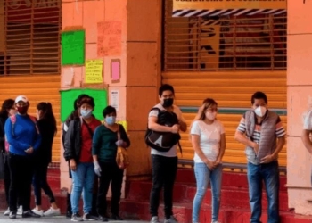 México rebasa a Reino Unido con más de 295 mil casos de COVID-19
