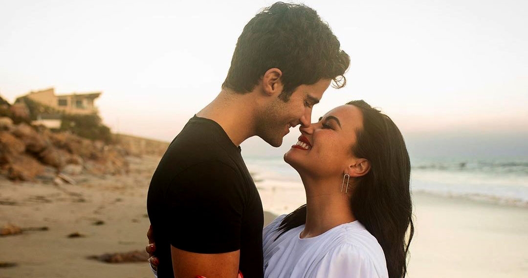 Demi Lovato se compromete con Max Ehrich