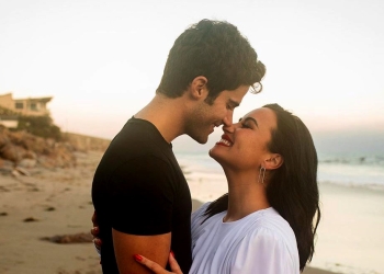 Demi Lovato se compromete con Max Ehrich
