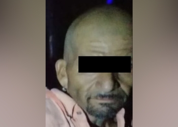 Detienen a pareja que portaba 54 envoltorios con cristal
