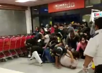 Ofertas causan estampida en supermercado de Chilpancingo; lo clausuran