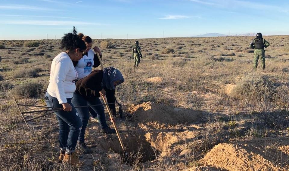 Madres Buscadoras localizan 18 cuerpos calcinados en fosas clandestinas en Sonora