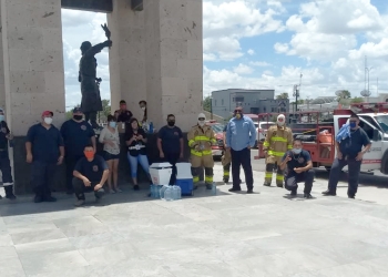 Se manifiestan bomberos; exigen mejores condiciones laborales