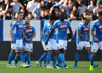 Napoli y “Chucky” Lozano derrotan a la Roma
