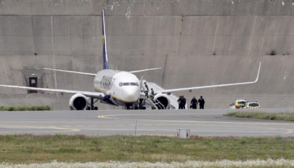 Avión de Ryanair aterriza tras amenaza de bomba