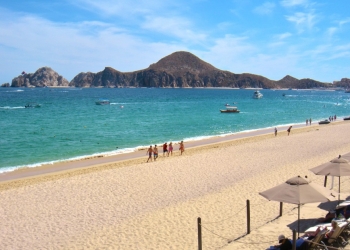 Baja California Sur cierra de nuevo sus playas ante repunte de contagios por COVID-19
