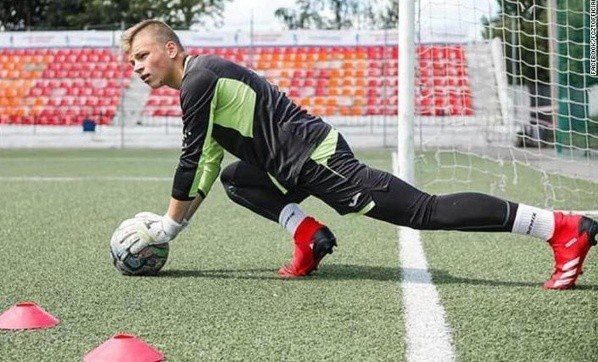 Portero ruso es impactado por un rayo durante entrenamiento