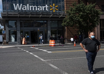 Grandes cadenas como Walmart, Starbucks, y Costco hacen obligatorio usar cubrebocas