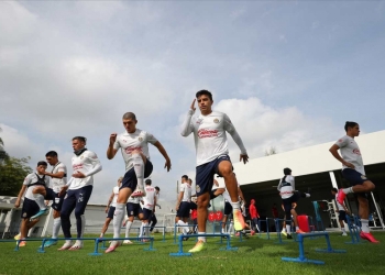 Chivas recupera a Fernando Beltrán y Oribe Peralta