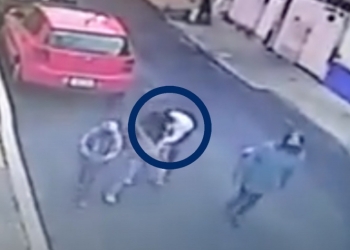 Exhiben a sujeto que manosea a niña de 10 años en la calle y lo graba
