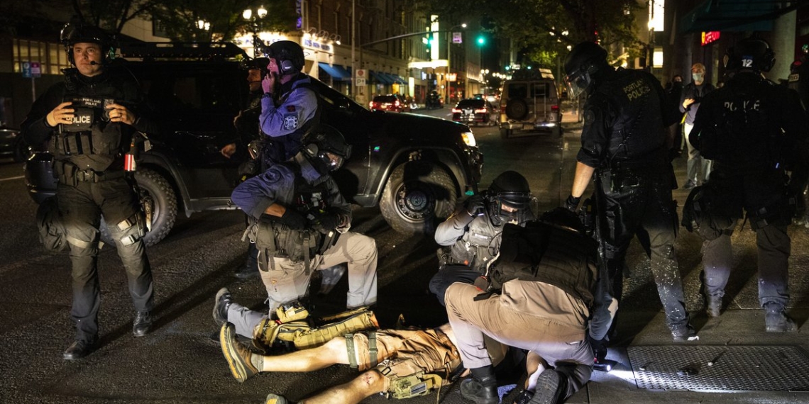 Matan a hombre en Portland durante protestas en EU