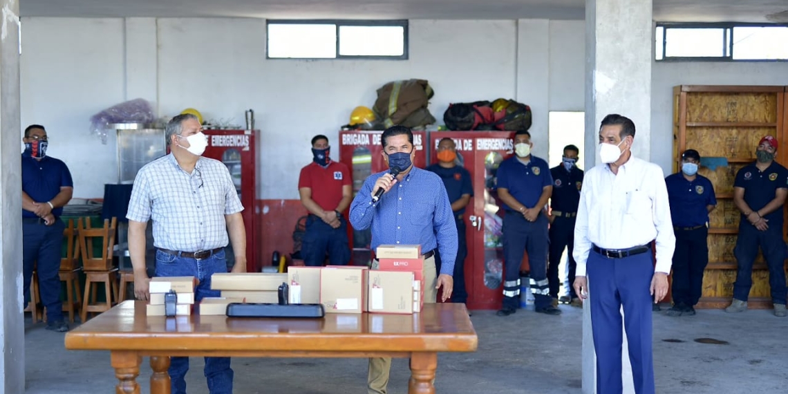 Equipan a Protección Civil y Bomberos de Ciudad Acuña