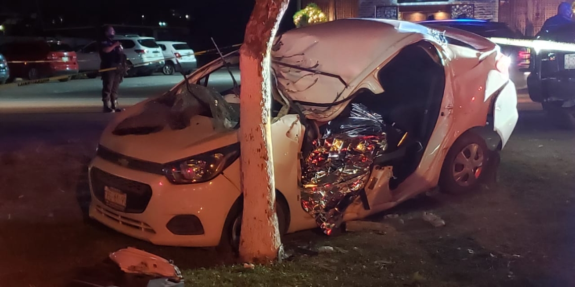 Estable mujer que quedó prensada en choque