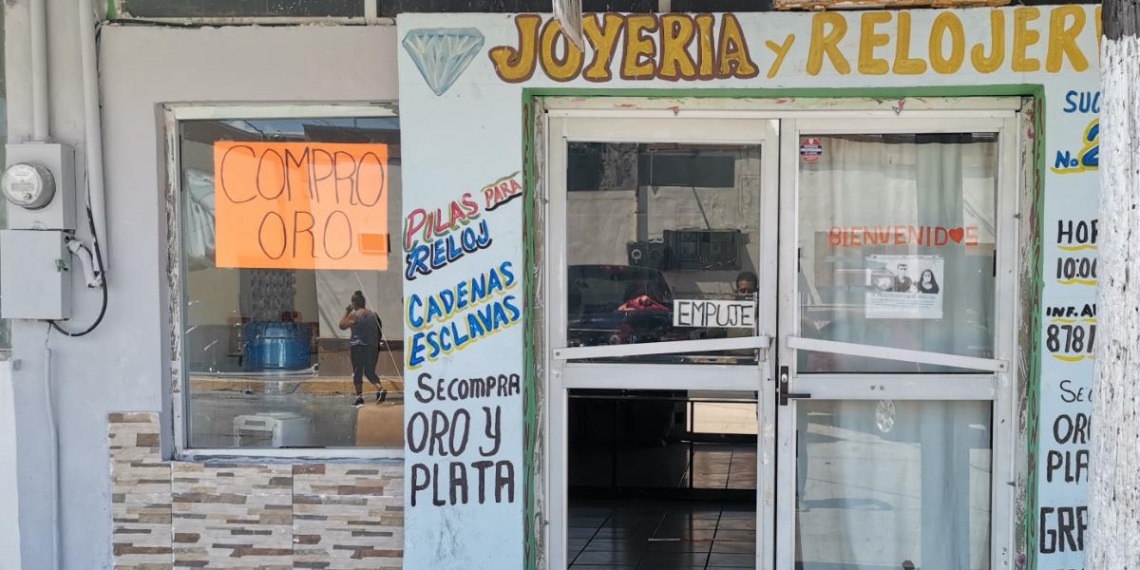 Amantes de lo ajeno hurtan en joyería
