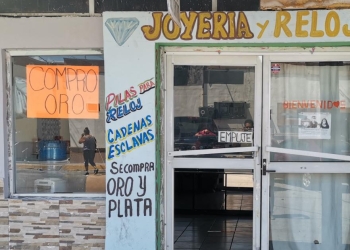 Amantes de lo ajeno hurtan en joyería