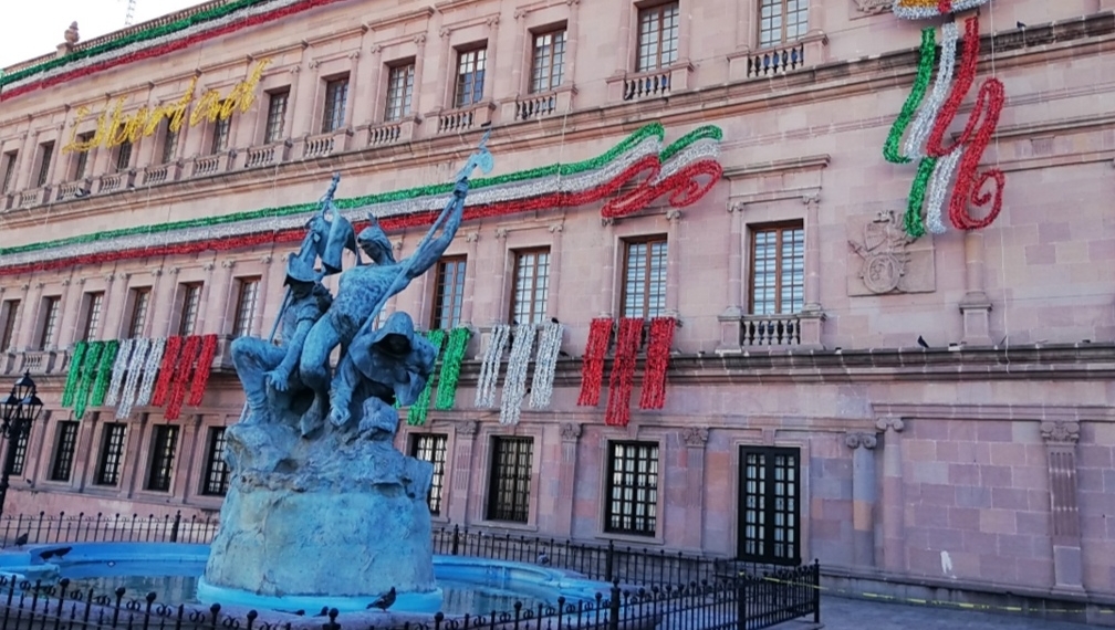 Adelantan Independencia con decoración en Saltillo