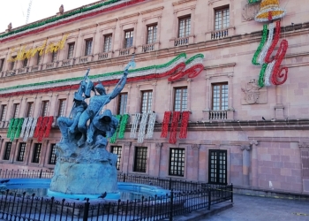 Adelantan Independencia  con decoración en Saltillo