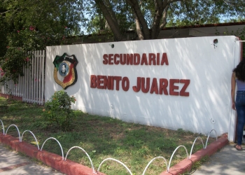 Secundaria Benito Juárez entrega libros de texto ante inicio de ciclo escolar