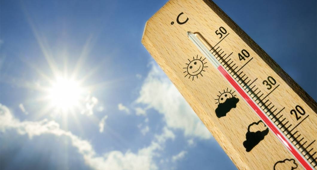 Muere niño de 3 años por golpe de calor dentro de auto