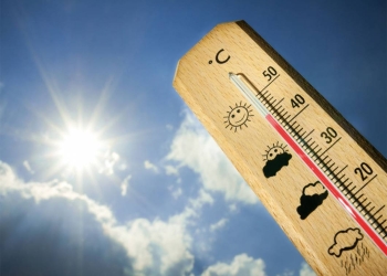 Muere niño de 3 años por golpe de calor dentro de auto