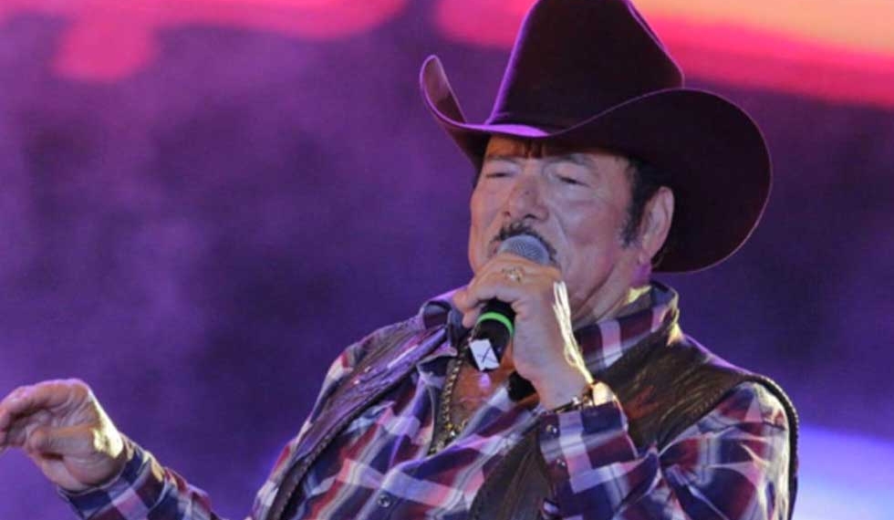 Hospitalizan a Lalo Mora por complicaciones de COVID19