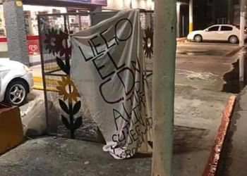 Colocan manta en el primer cuadro de la ciudad