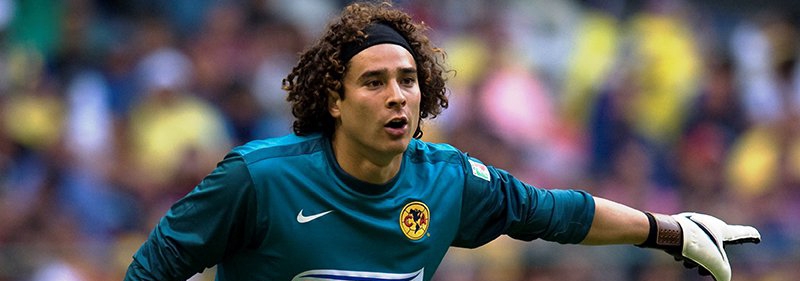 Polémica entre Memo Ochoa y Luisito Comunica