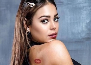 Fans le descubren extraño tatuaje a Danna Paola