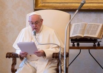 “Dios no necesita ser defendido por nadie”, asevera papa Francisco
