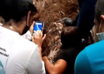 Madre encuentra en fosa clandestina los restos de su hijo desaparecido