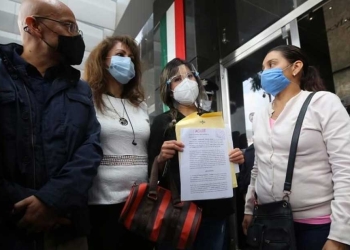 Denuncian papás de niño con cáncer a AMLO por homicidio