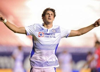 Santiago Giménez es la novedad en convocatoria del Tri