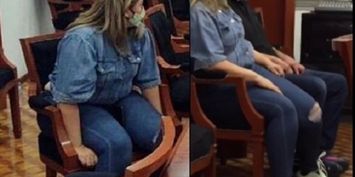 Madre de víctima de abuso sexual se amarra a silla en la CNDH; exige justicia