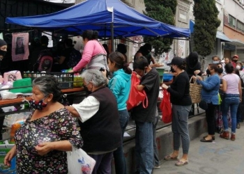Reciben donativos manifestantes que mantienen tomadas instalaciones de la CNDH