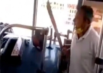 Mototaxista agrede con machete a chofer de camión en Oaxaca