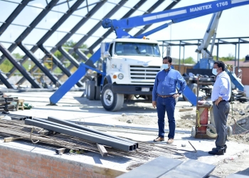 Verifican el desarrollo de proyectos que se construyen en Ciudad Acuña
