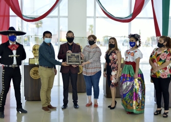 Reconocen la trayectoria de 30 años de la compañía de danza folclórica Yumari