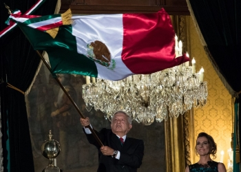 Confirma López Obrador Grito en el Zócalo