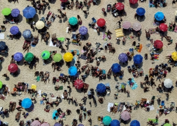 Playas de Río de Janeiro lucen repletas de bañistas en medio del desconfinamiento