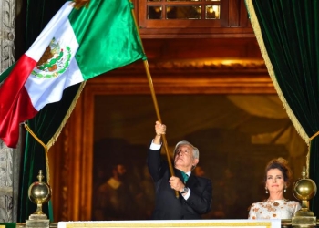 Ante un Zócalo vacío, AMLO da ‘El Grito’ con un viva para la ‘esperanza’