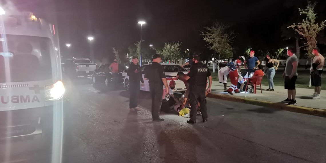 Lo ataca pitbull en plaza pública