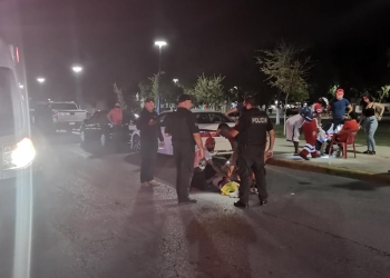 Lo ataca pitbull en plaza pública
