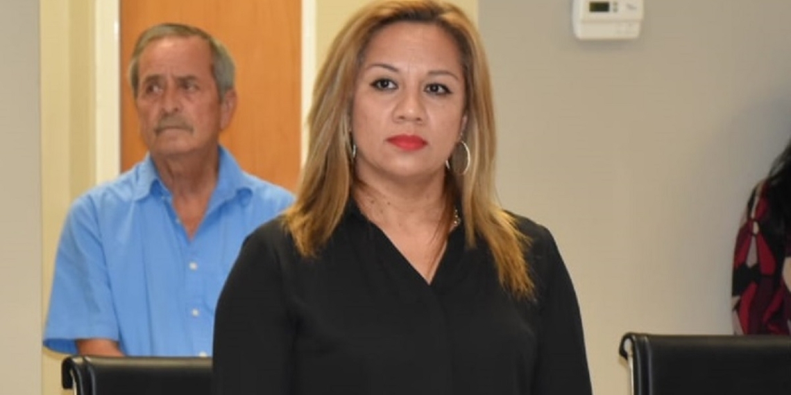 Sale del cabildo regidora suplente de Sonia Villarreal