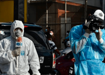 Reportan al menos 366 periodistas muertos por COVID-19 en el mundo