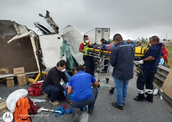 Jueves de volcaduras  en dos carreteras