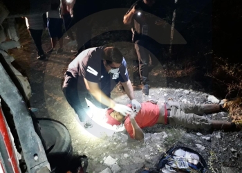 Resulta lesionado en una volcadura en la carretera 29