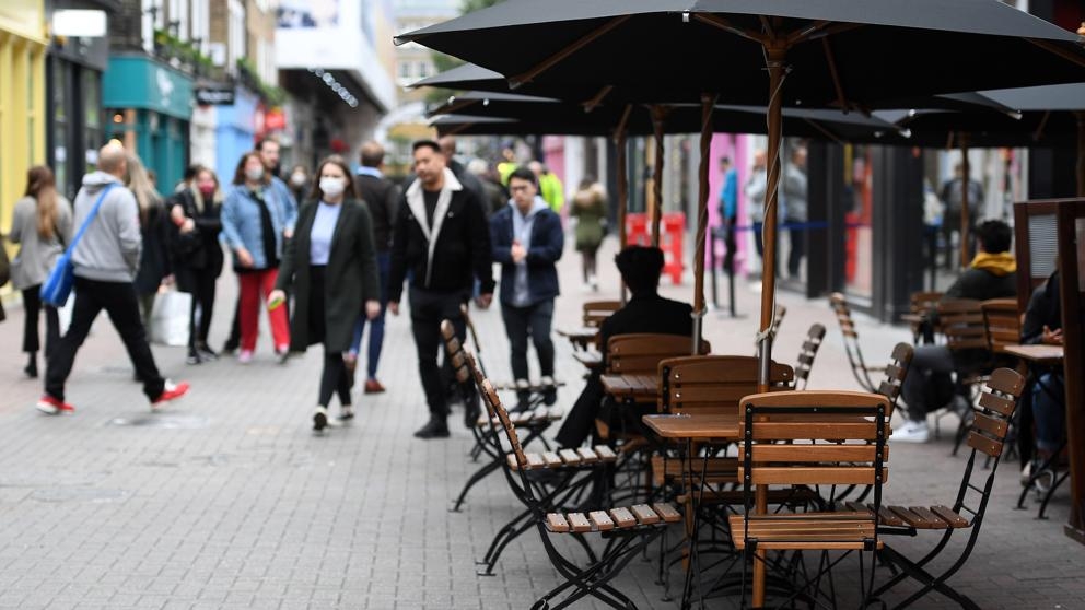 Londres prohibirá reuniones entre personas que no viven en la misma casa