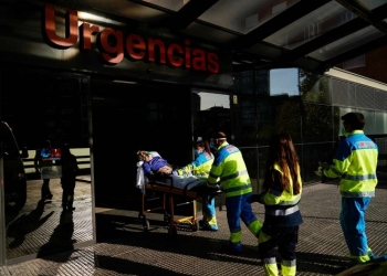 Analiza España imponer toques de queda por rebrotes