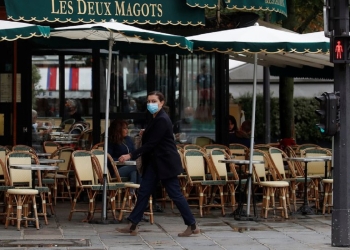 París cerrará los bares y restringirá las universidades a partir del martes