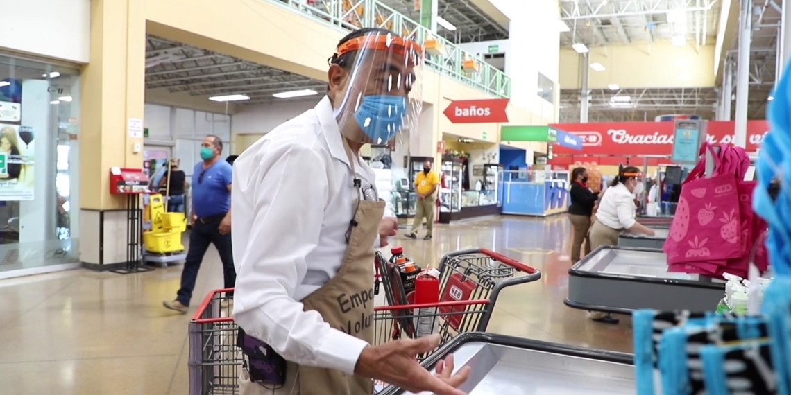 Regresan empacadores a los súper mercados